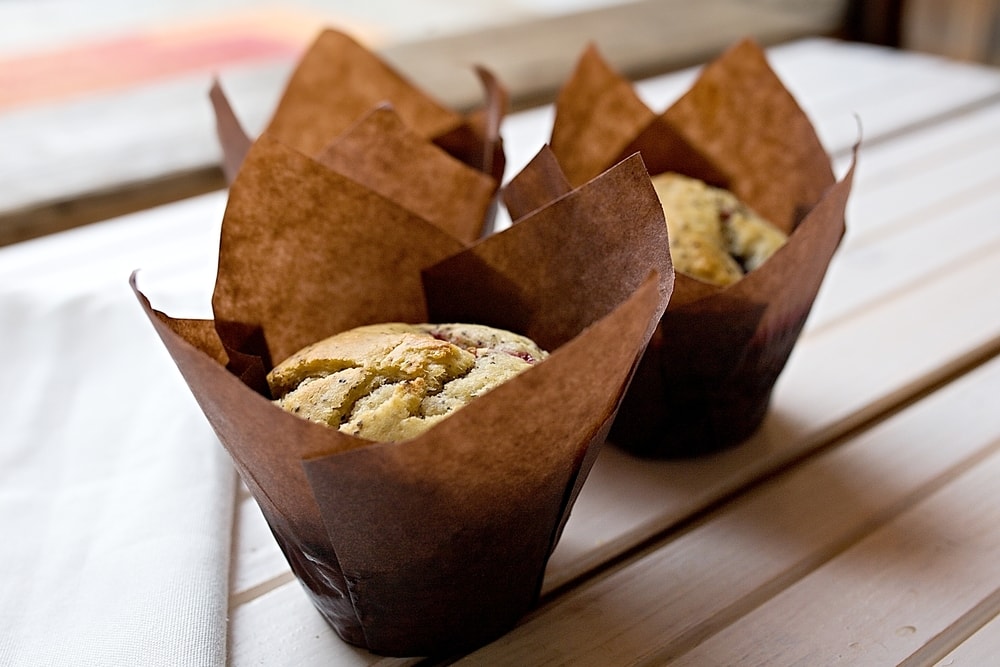 Tulipán barna papír muffin kosár 12 db -