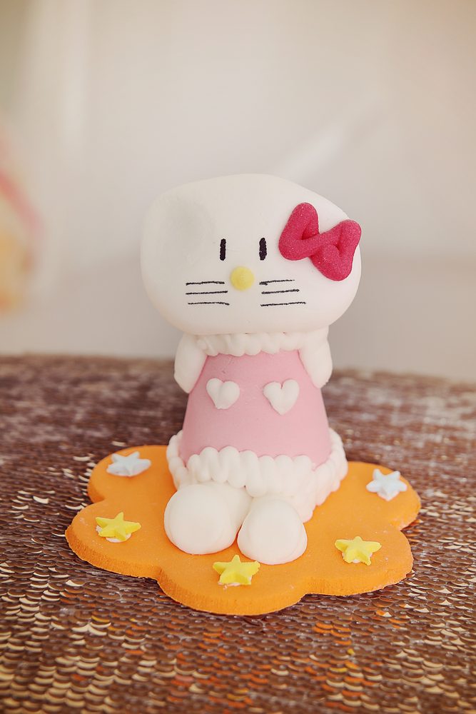 Hello Kitty tortadísz cukorból -