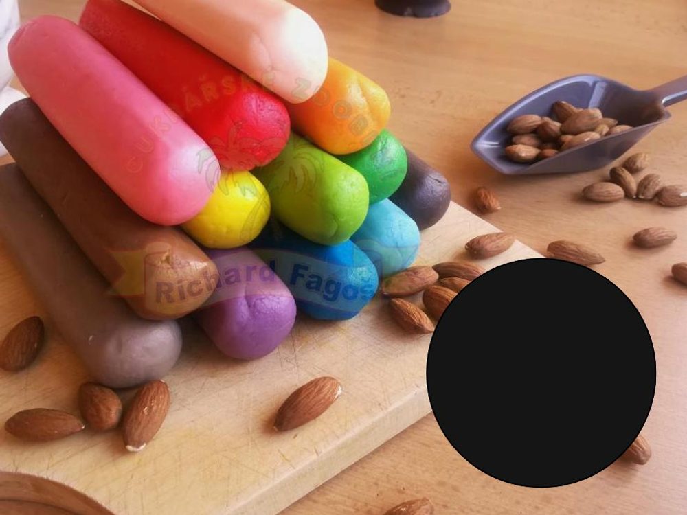 Fekete marcipán 1:3